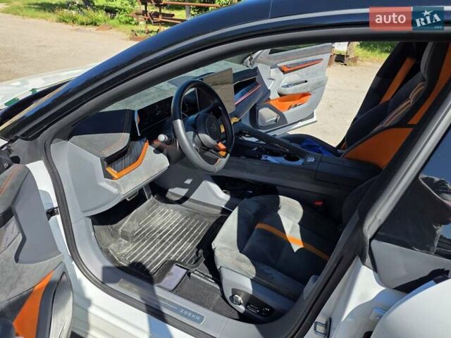 Белый Zeekr 001, объемом двигателя 0 л и пробегом 49 тыс. км за 41000 $, фото 11 на Automoto.ua