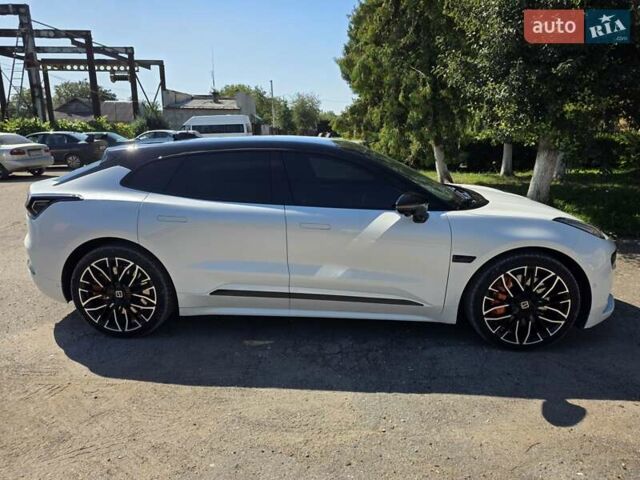 Белый Zeekr 001, объемом двигателя 0 л и пробегом 49 тыс. км за 41000 $, фото 6 на Automoto.ua