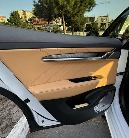 Белый Zeekr 001, объемом двигателя 0 л и пробегом 14 тыс. км за 40900 $, фото 10 на Automoto.ua