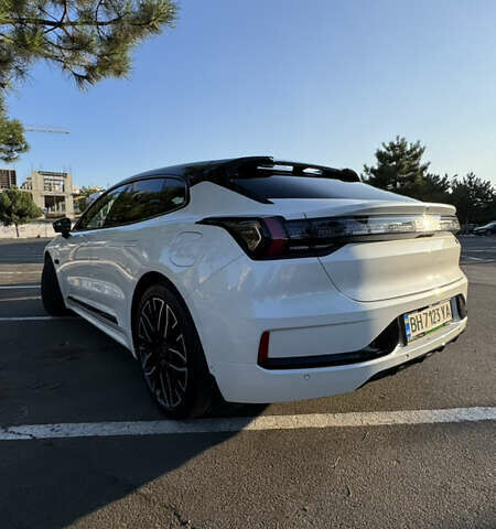 Белый Zeekr 001, объемом двигателя 0 л и пробегом 14 тыс. км за 40900 $, фото 2 на Automoto.ua