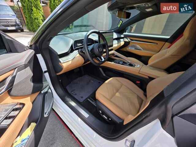 Білий Zeekr 001, об'ємом двигуна 0 л та пробігом 14 тис. км за 53800 $, фото 11 на Automoto.ua