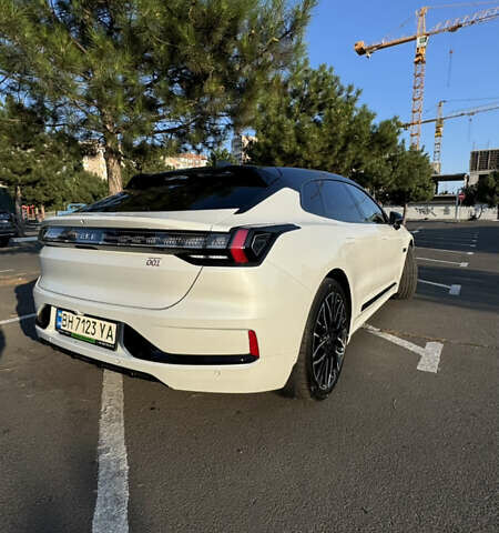 Белый Zeekr 001, объемом двигателя 0 л и пробегом 14 тыс. км за 40900 $, фото 1 на Automoto.ua