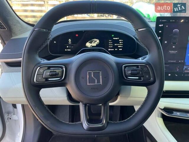 Белый Zeekr 001, объемом двигателя 0 л и пробегом 16 тыс. км за 43790 $, фото 21 на Automoto.ua