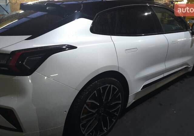 Білий Zeekr 001, об'ємом двигуна 0 л та пробігом 17 тис. км за 43000 $, фото 2 на Automoto.ua