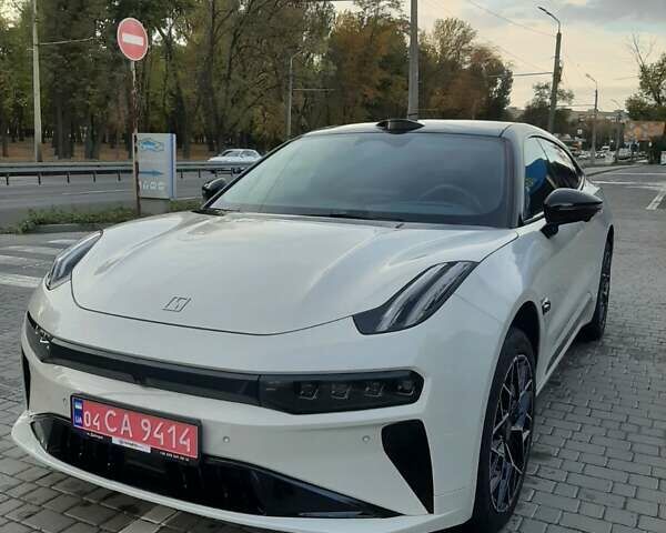 Zeekr 001 2024 в Днепре (Днепропетровске) на Automoto.ua Белый Zeekr 001, объемом двигателя 0 л и пробегом 10 тыс. км за 45999 $, фото 3 на Automoto.ua