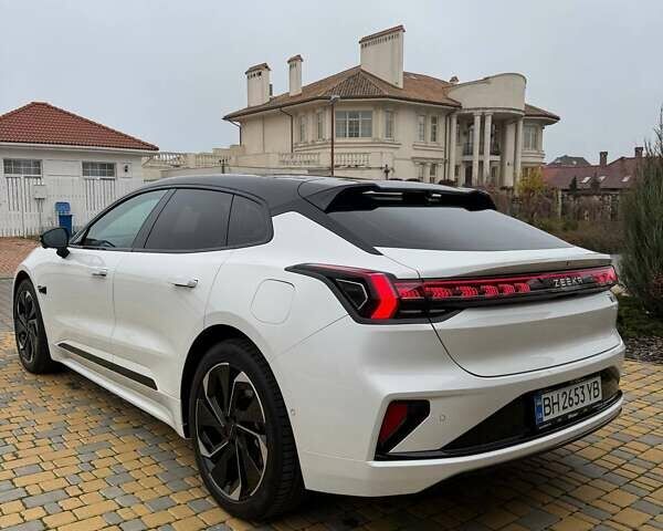 Белый Zeekr 001, объемом двигателя 0 л и пробегом 8 тыс. км за 45000 $, фото 4 на Automoto.ua
