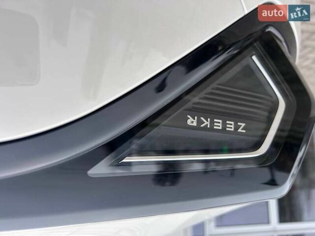 Білий Zeekr 001, об'ємом двигуна 0 л та пробігом 14 тис. км за 47198 $, фото 20 на Automoto.ua