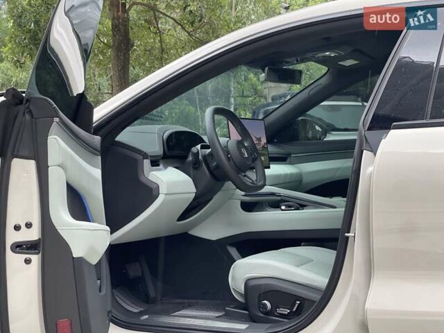 Белый Zeekr 001, объемом двигателя 0 л и пробегом 17 тыс. км за 46800 $, фото 4 на Automoto.ua