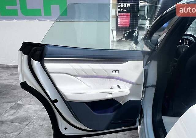 Білий Zeekr 001, об'ємом двигуна 0 л та пробігом 11 тис. км за 37390 $, фото 13 на Automoto.ua