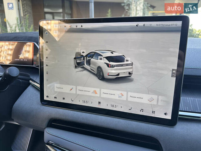 Белый Zeekr 001, объемом двигателя 0 л и пробегом 20 тыс. км за 37500 $, фото 36 на Automoto.ua
