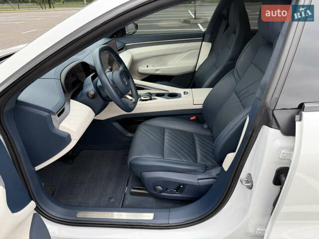 Белый Zeekr 001, объемом двигателя 0 л и пробегом 10 тыс. км за 37999 $, фото 27 на Automoto.ua