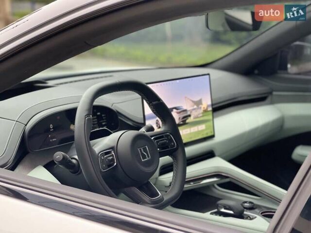 Белый Zeekr 001, объемом двигателя 0 л и пробегом 10 тыс. км за 38900 $, фото 4 на Automoto.ua