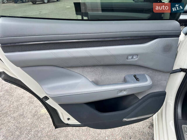 Білий Zeekr 001, об'ємом двигуна 0 л та пробігом 13 тис. км за 45800 $, фото 33 на Automoto.ua