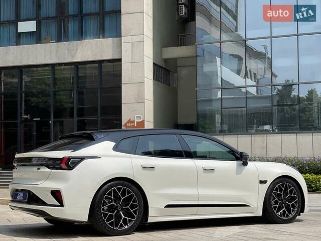 Белый Zeekr 001, объемом двигателя 0 л и пробегом 10 тыс. км за 40800 $, фото 2 на Automoto.ua
