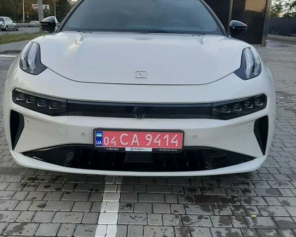 Zeekr 001 2024 в Днепре (Днепропетровске) на Automoto.ua Белый Zeekr 001, объемом двигателя 0 л и пробегом 10 тыс. км за 45999 $, фото 4 на Automoto.ua