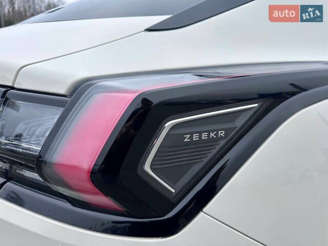 Білий Zeekr 001, об'ємом двигуна 0 л та пробігом 13 тис. км за 45800 $, фото 10 на Automoto.ua