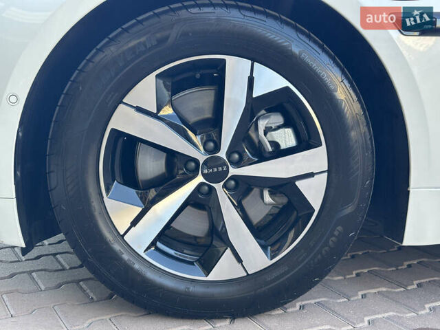 Белый Zeekr 001, объемом двигателя 0 л и пробегом 20 тыс. км за 37500 $, фото 72 на Automoto.ua