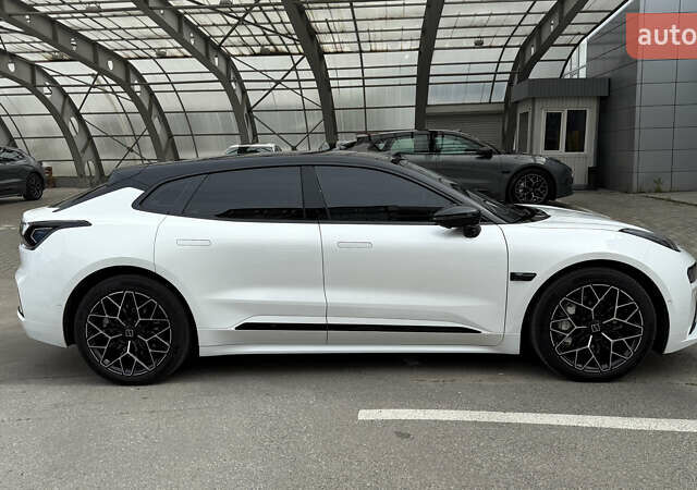 Белый Zeekr 001, объемом двигателя 0 л и пробегом 11 тыс. км за 41900 $, фото 3 на Automoto.ua