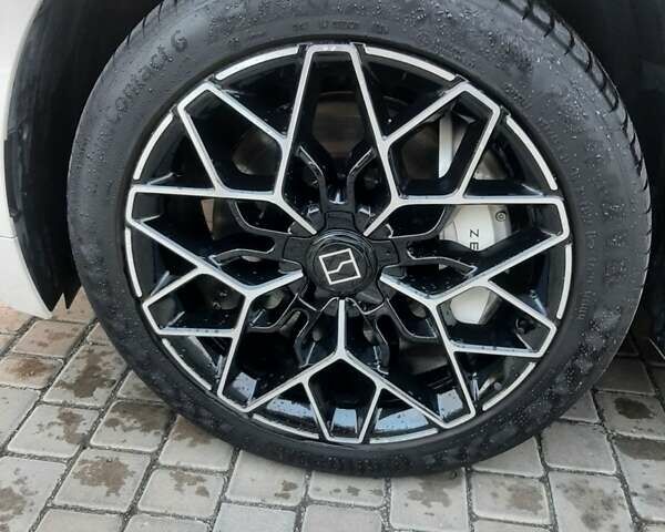 Zeekr 001 2024 в Днепре (Днепропетровске) на Automoto.ua Белый Zeekr 001, объемом двигателя 0 л и пробегом 10 тыс. км за 45999 $, фото 26 на Automoto.ua