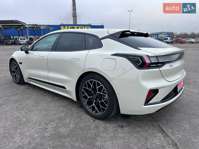 Білий Zeekr 001, об'ємом двигуна 0 л та пробігом 13 тис. км за 45800 $, фото 4 на Automoto.ua