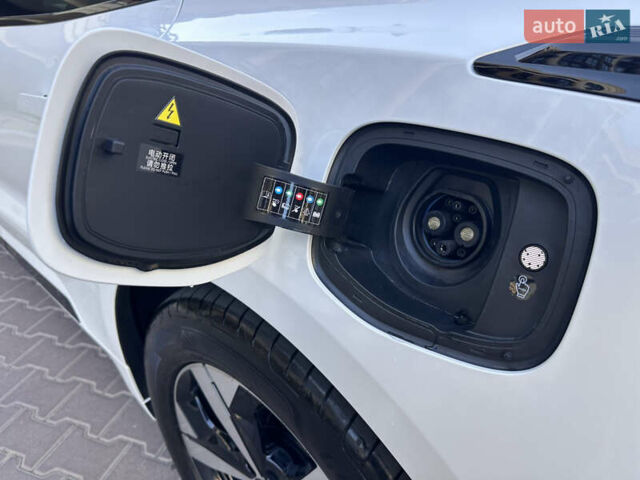 Белый Zeekr 001, объемом двигателя 0 л и пробегом 20 тыс. км за 37500 $, фото 68 на Automoto.ua