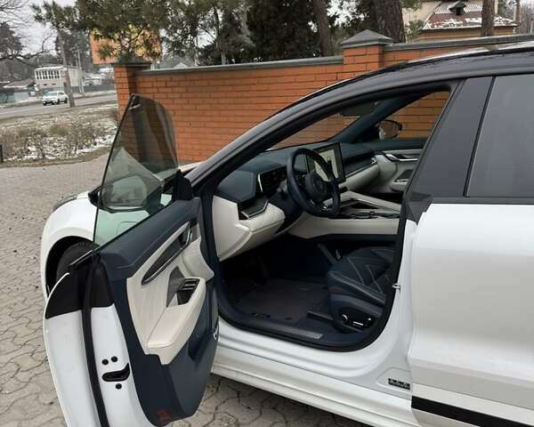 Белый Zeekr 001, объемом двигателя 0 л и пробегом 18 тыс. км за 38500 $, фото 10 на Automoto.ua