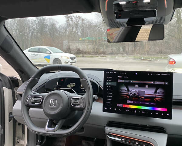 Белый Zeekr 001, объемом двигателя 0 л и пробегом 8 тыс. км за 44800 $, фото 13 на Automoto.ua