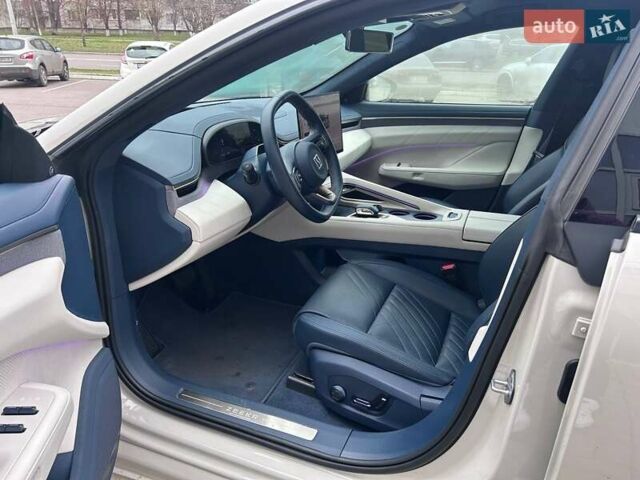 Білий Zeekr 001, об'ємом двигуна 0 л та пробігом 14 тис. км за 47198 $, фото 8 на Automoto.ua