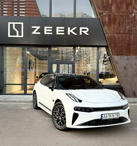 Белый Zeekr 001, объемом двигателя 0 л и пробегом 11 тыс. км за 41900 $, фото 7 на Automoto.ua
