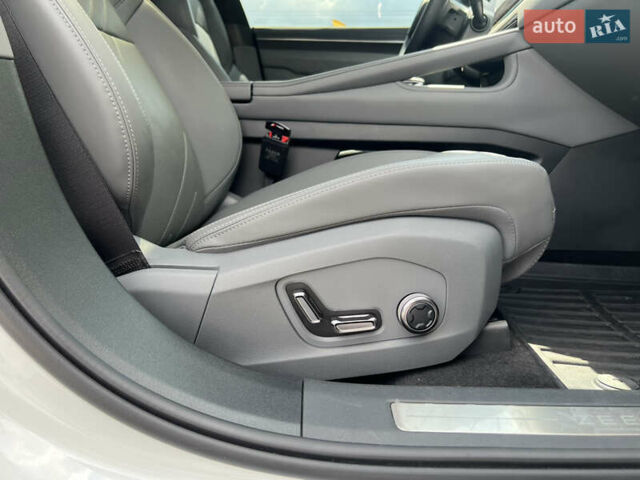 Белый Zeekr 001, объемом двигателя 0 л и пробегом 11 тыс. км за 50500 $, фото 31 на Automoto.ua