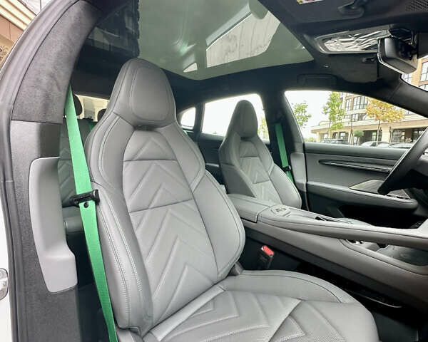 Білий Zeekr 001, об'ємом двигуна 0 л та пробігом 2 тис. км за 40000 $, фото 19 на Automoto.ua