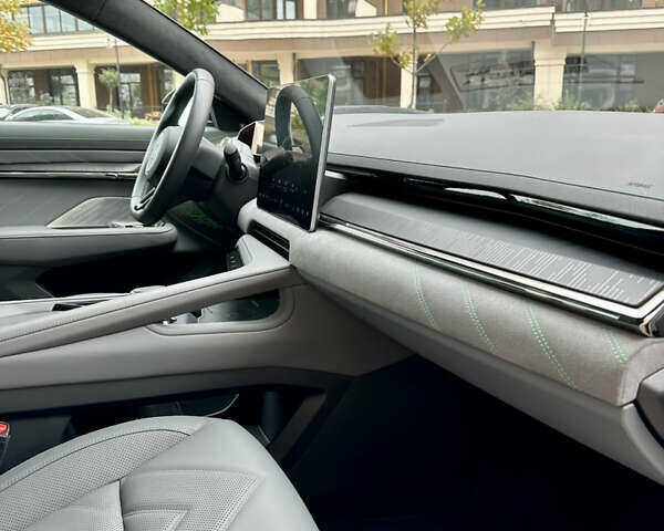 Білий Zeekr 001, об'ємом двигуна 0 л та пробігом 2 тис. км за 40000 $, фото 18 на Automoto.ua