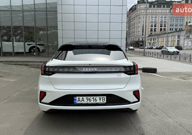 Белый Zeekr 001, объемом двигателя 0 л и пробегом 11 тыс. км за 41900 $, фото 4 на Automoto.ua