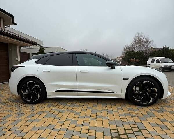 Белый Zeekr 001, объемом двигателя 0 л и пробегом 8 тыс. км за 45000 $, фото 1 на Automoto.ua