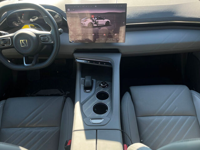 Белый Zeekr 001, объемом двигателя 100 л и пробегом 8 тыс. км за 57500 $, фото 20 на Automoto.ua