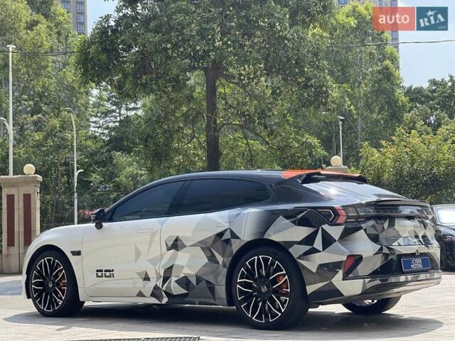 Белый Zeekr 001, объемом двигателя 0 л и пробегом 20 тыс. км за 44900 $, фото 3 на Automoto.ua