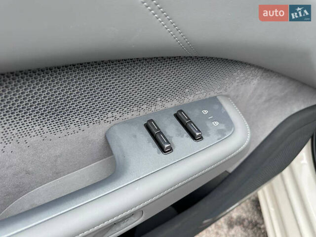 Білий Zeekr 001, об'ємом двигуна 0 л та пробігом 13 тис. км за 45800 $, фото 24 на Automoto.ua