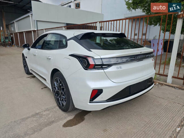 Білий Zeekr 001, об'ємом двигуна 0 л та пробігом 10 тис. км за 37500 $, фото 13 на Automoto.ua