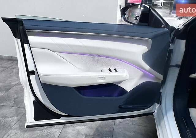 Білий Zeekr 001, об'ємом двигуна 0 л та пробігом 11 тис. км за 37390 $, фото 7 на Automoto.ua