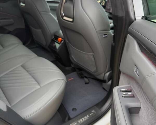 Белый Zeekr 001, объемом двигателя 0 л и пробегом 8 тыс. км за 45000 $, фото 20 на Automoto.ua