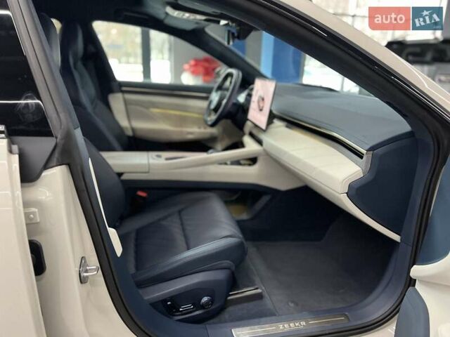 Білий Zeekr 001, об'ємом двигуна 0 л та пробігом 12 тис. км за 44999 $, фото 20 на Automoto.ua