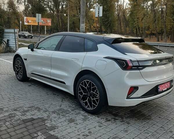 Zeekr 001 2024 в Днепре (Днепропетровске) на Automoto.ua Белый Zeekr 001, объемом двигателя 0 л и пробегом 10 тыс. км за 45999 $, фото 5 на Automoto.ua