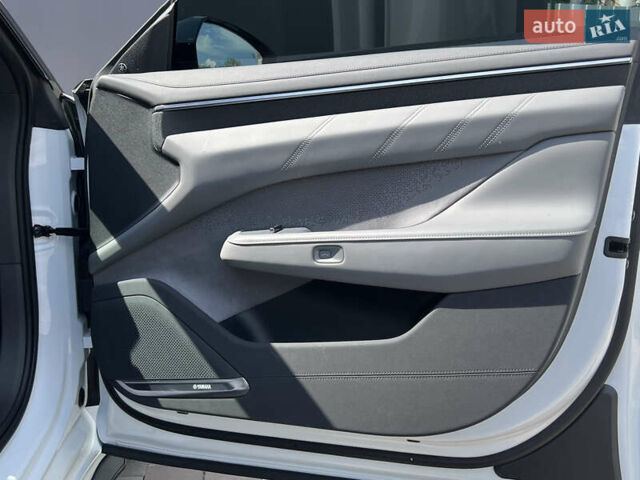 Белый Zeekr 001, объемом двигателя 0 л и пробегом 11 тыс. км за 50500 $, фото 21 на Automoto.ua