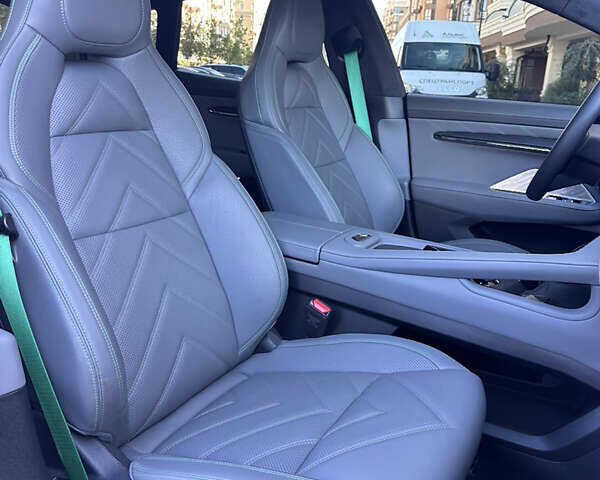 Белый Zeekr 001, объемом двигателя 0 л и пробегом 20 тыс. км за 37500 $, фото 60 на Automoto.ua