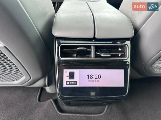 Білий Zeekr 001, об'ємом двигуна 0 л та пробігом 13 тис. км за 45800 $, фото 40 на Automoto.ua