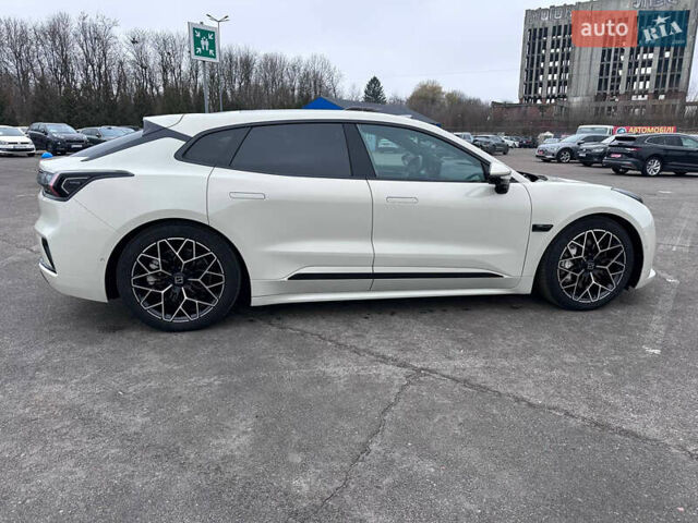 Білий Zeekr 001, об'ємом двигуна 0 л та пробігом 13 тис. км за 45800 $, фото 6 на Automoto.ua