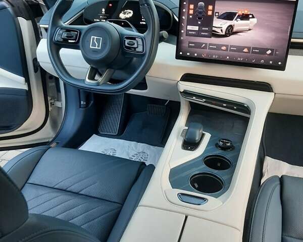 Zeekr 001 2024 в Днепре (Днепропетровске) на Automoto.ua Белый Zeekr 001, объемом двигателя 0 л и пробегом 10 тыс. км за 45999 $, фото 16 на Automoto.ua