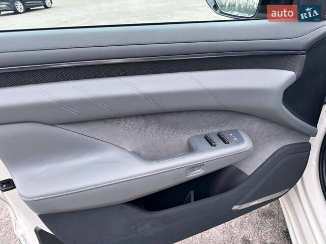 Білий Zeekr 001, об'ємом двигуна 0 л та пробігом 13 тис. км за 45800 $, фото 23 на Automoto.ua