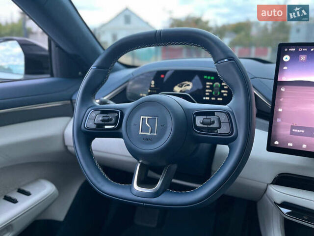 Білий Zeekr 001, об'ємом двигуна 0 л та пробігом 11 тис. км за 40900 $, фото 4 на Automoto.ua