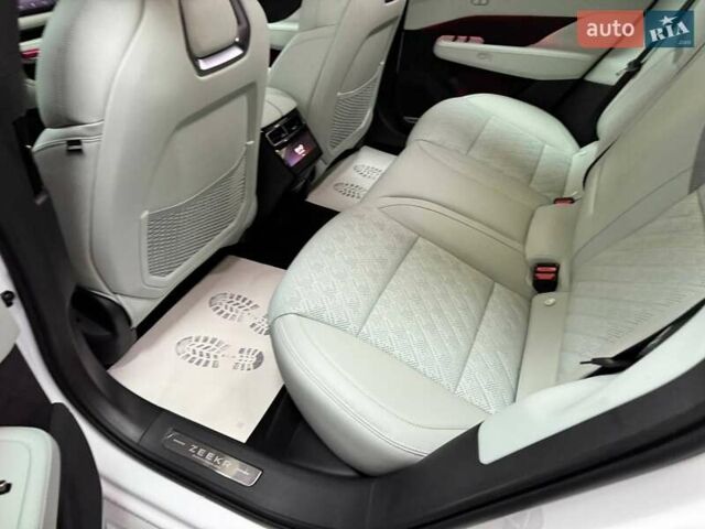 Белый Zeekr 001, объемом двигателя 0 л и пробегом 1 тыс. км за 45499 $, фото 19 на Automoto.ua